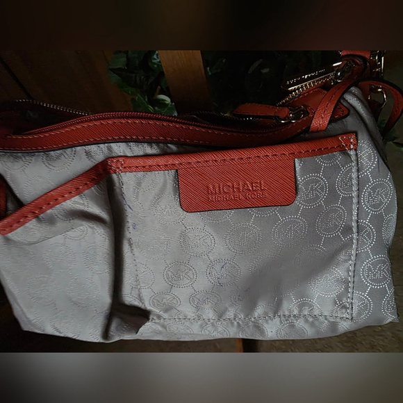 Michael Kors Leather Shoulder Hobo Bag Coral - Picture 3 of 16